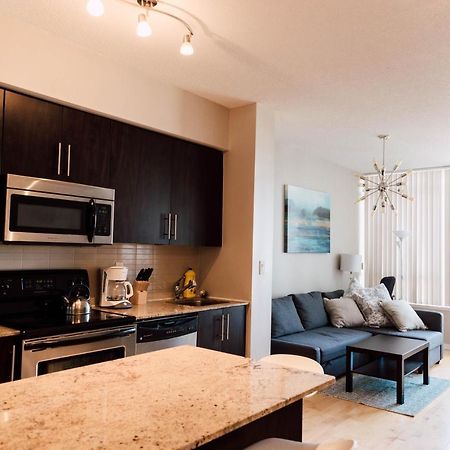 Sarkar Suites - Maple Leaf Square トロント エクステリア 写真