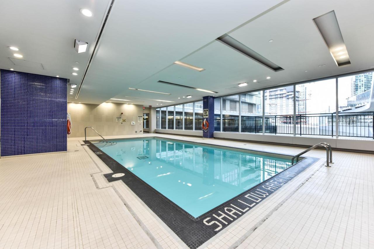 Sarkar Suites - Maple Leaf Square トロント エクステリア 写真