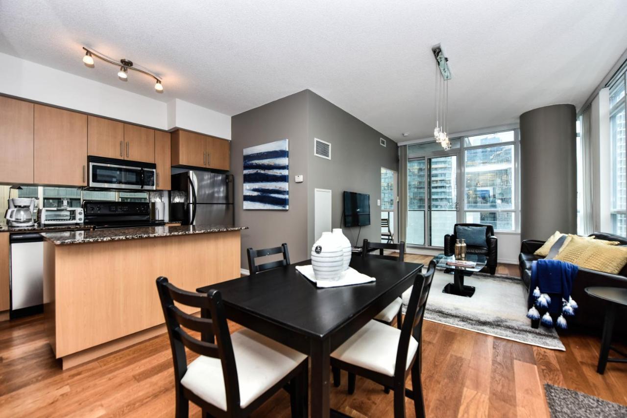 Sarkar Suites - Maple Leaf Square トロント エクステリア 写真