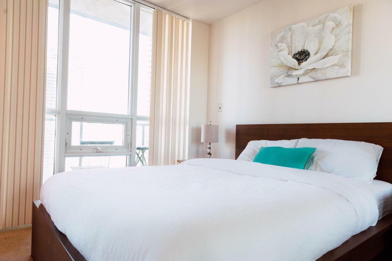 Sarkar Suites - Maple Leaf Square トロント エクステリア 写真