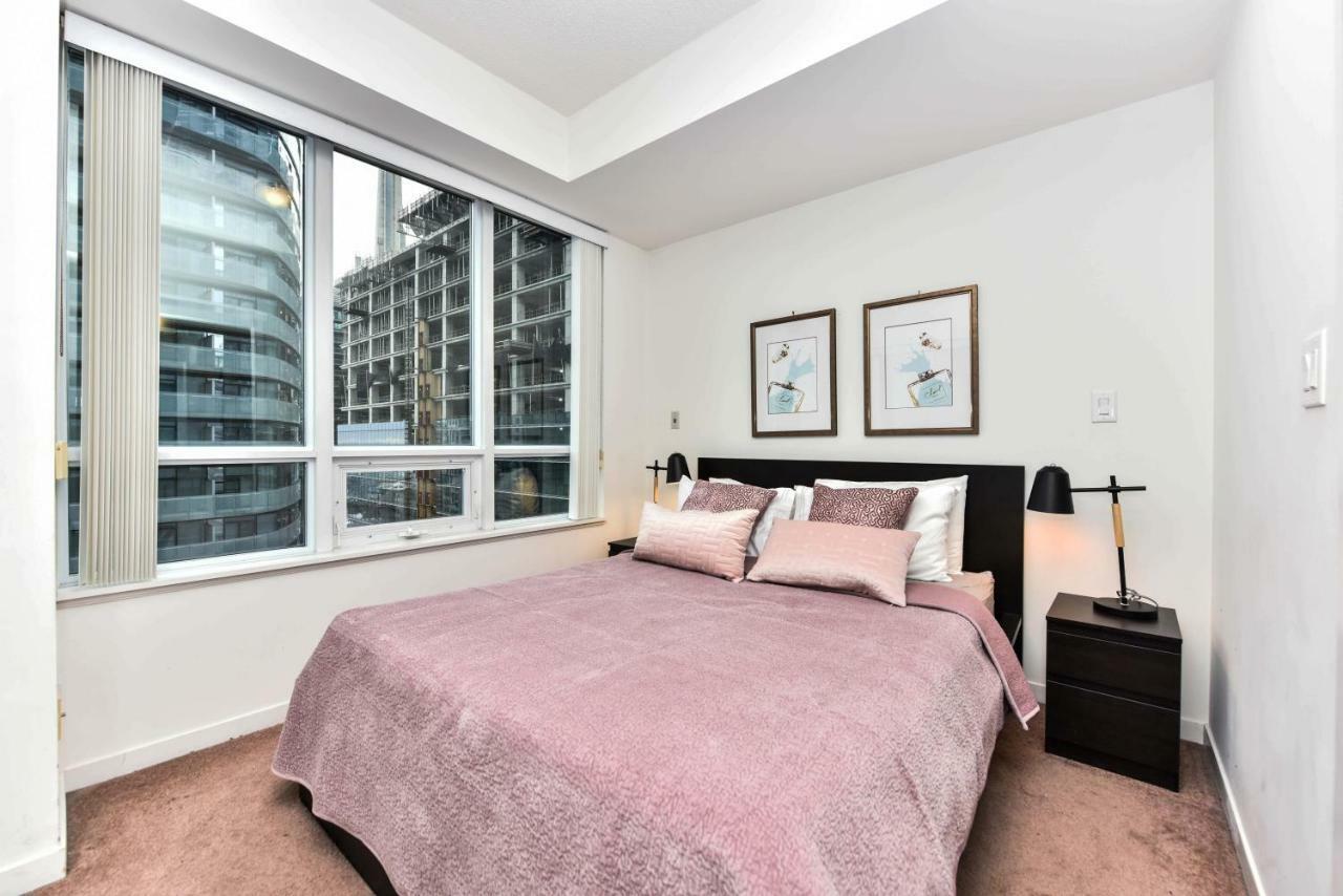 Sarkar Suites - Maple Leaf Square トロント エクステリア 写真