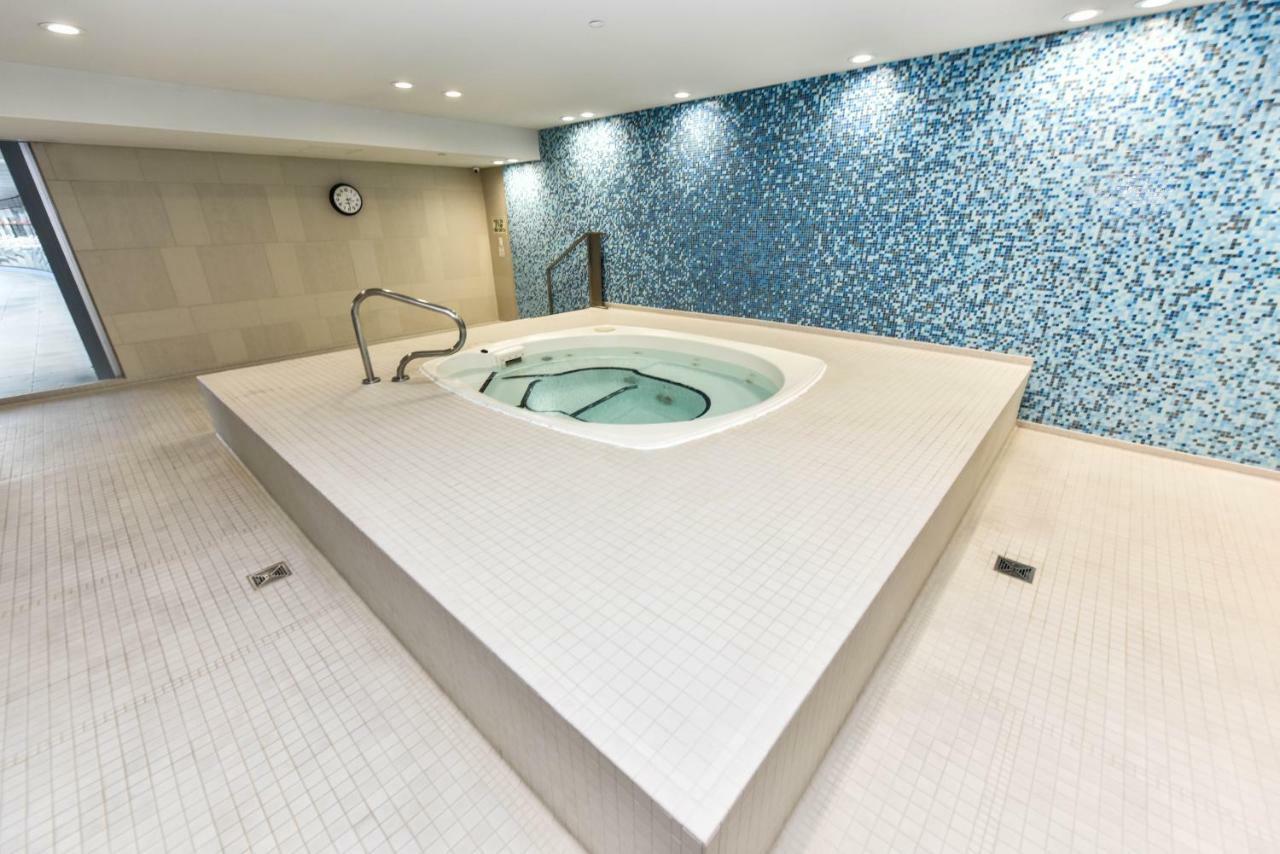Sarkar Suites - Maple Leaf Square トロント エクステリア 写真