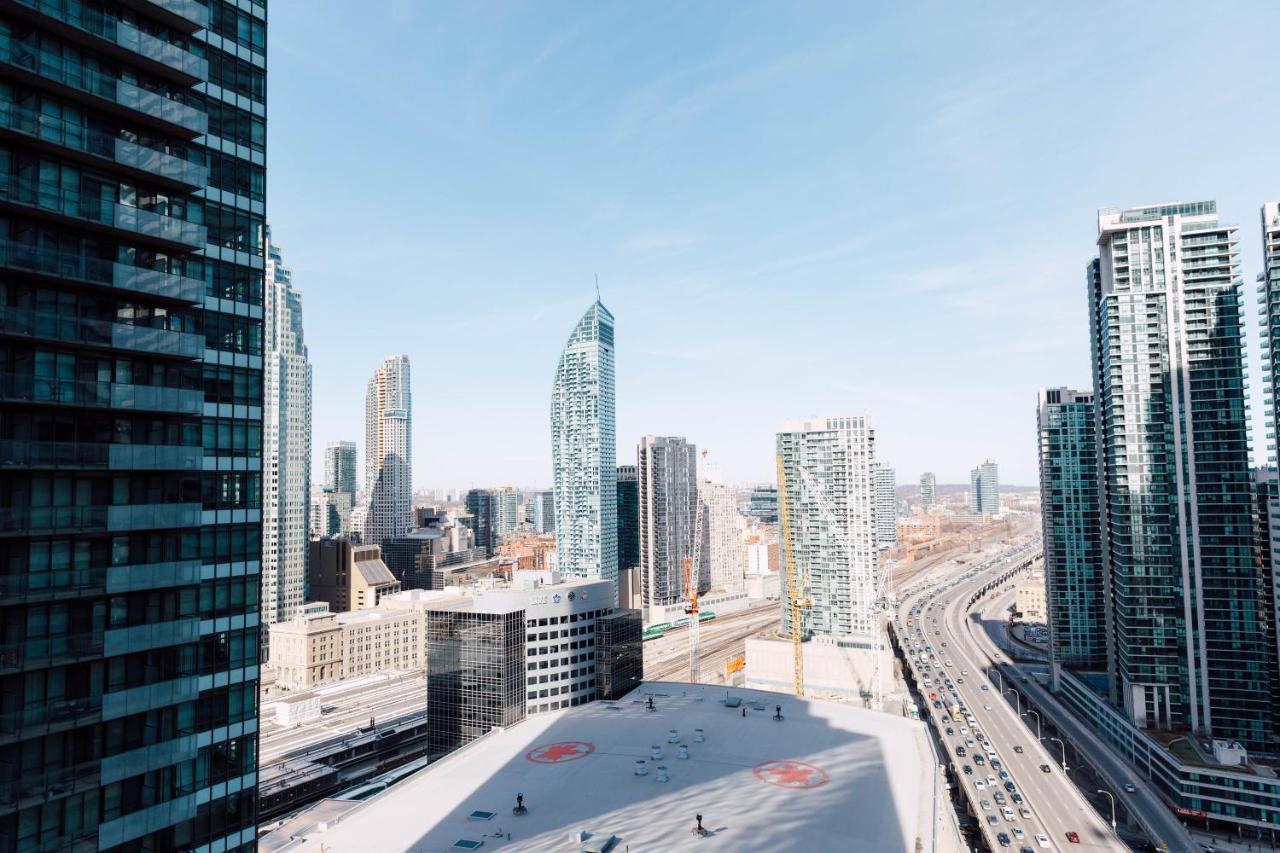 Sarkar Suites - Maple Leaf Square トロント エクステリア 写真