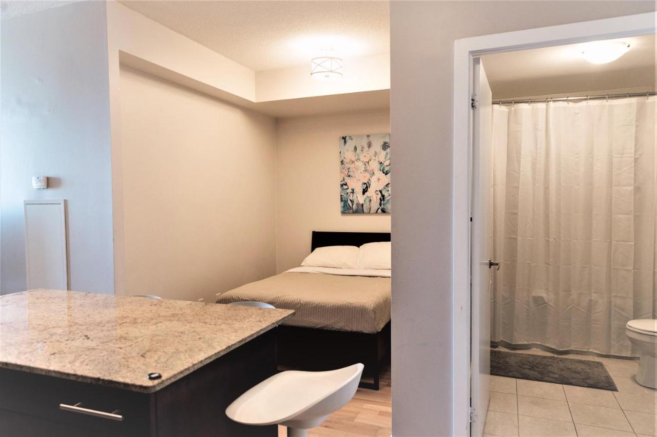 Sarkar Suites - Maple Leaf Square トロント エクステリア 写真